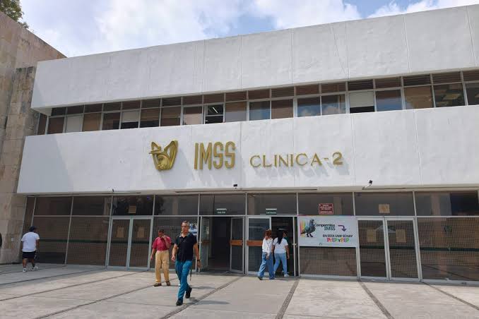 Recorte de trabajadores eventuales en el IMSS, denuncian; el Instituto lo niega